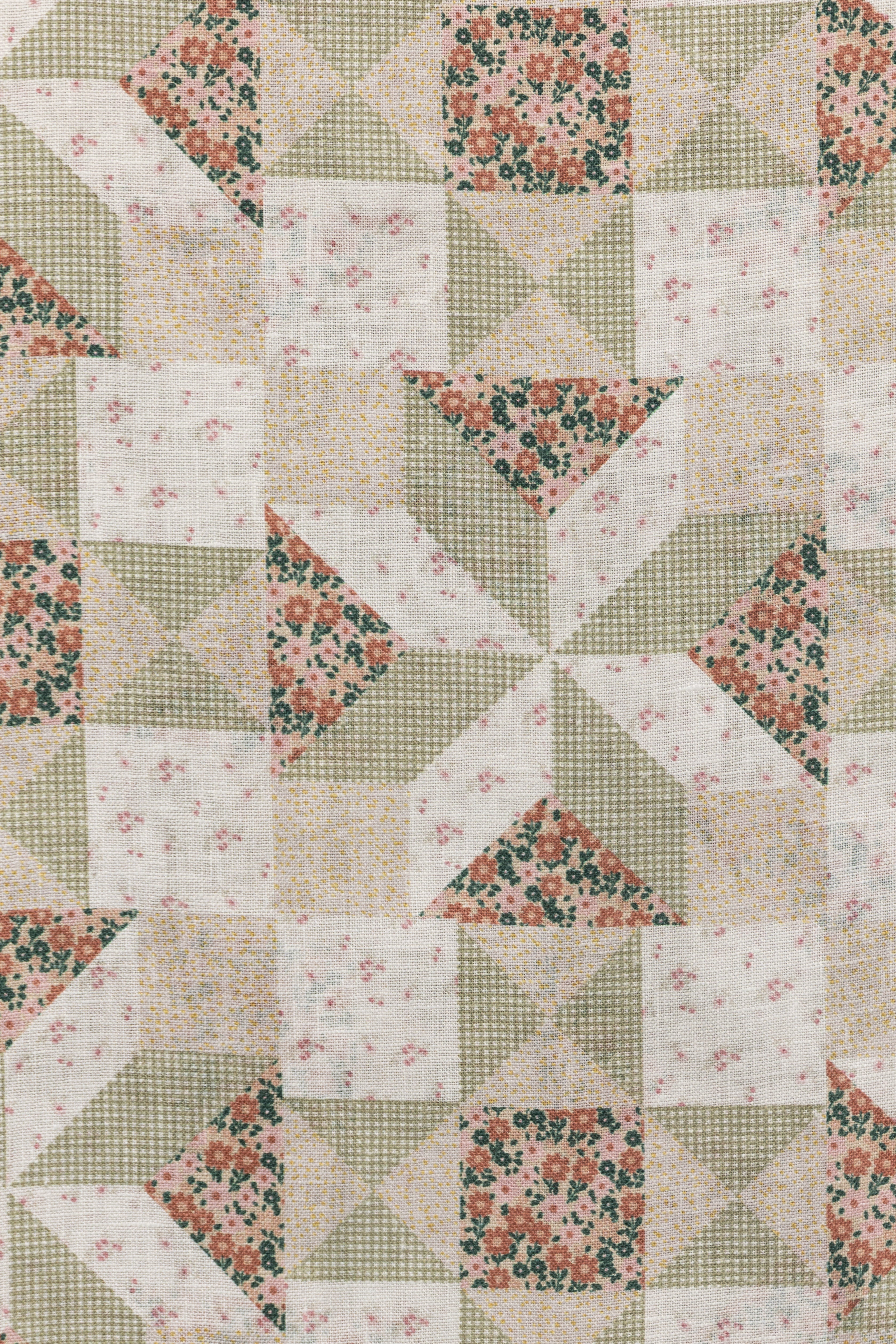 Bee Linen Crib Sheet