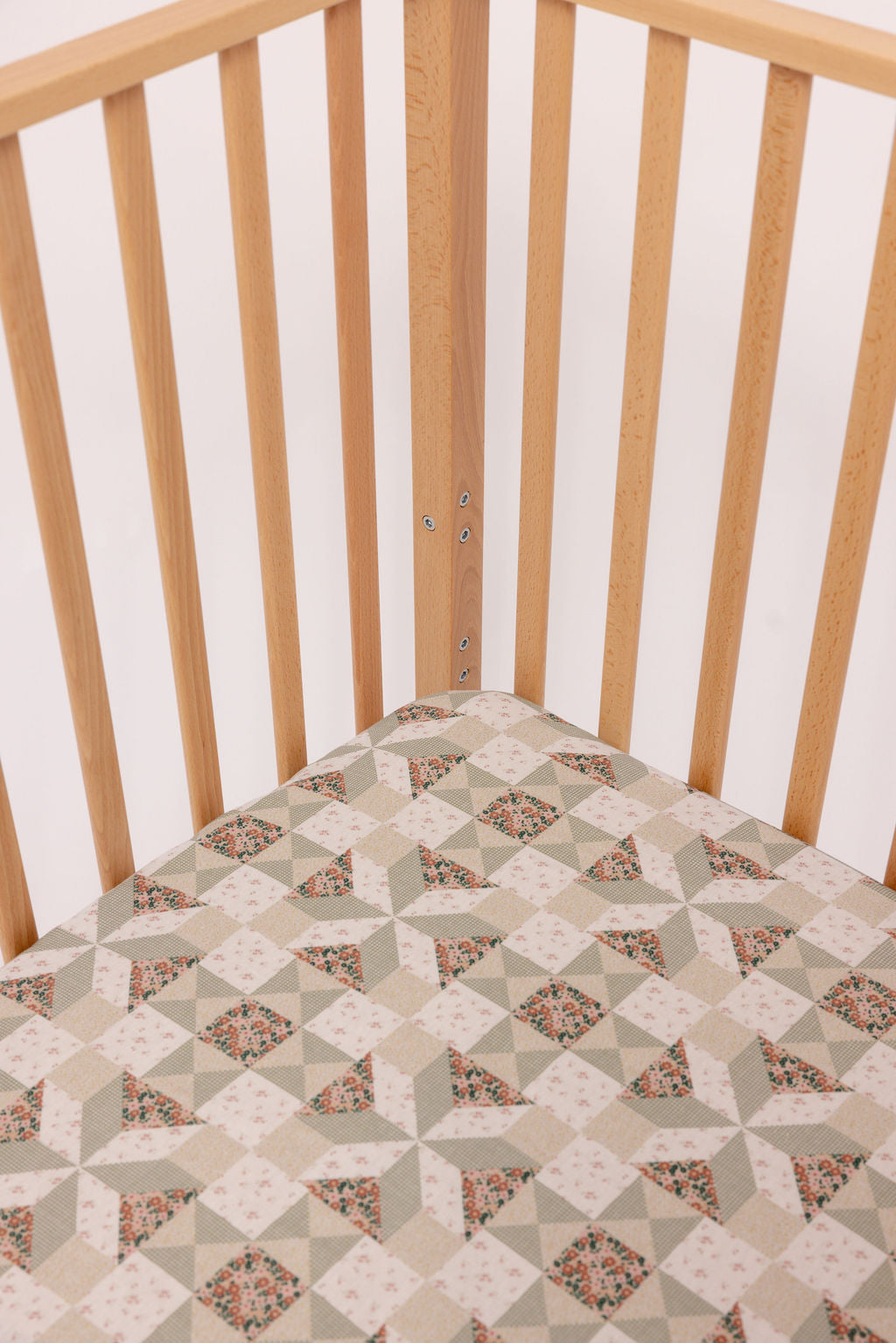 Bee Linen Crib Sheet
